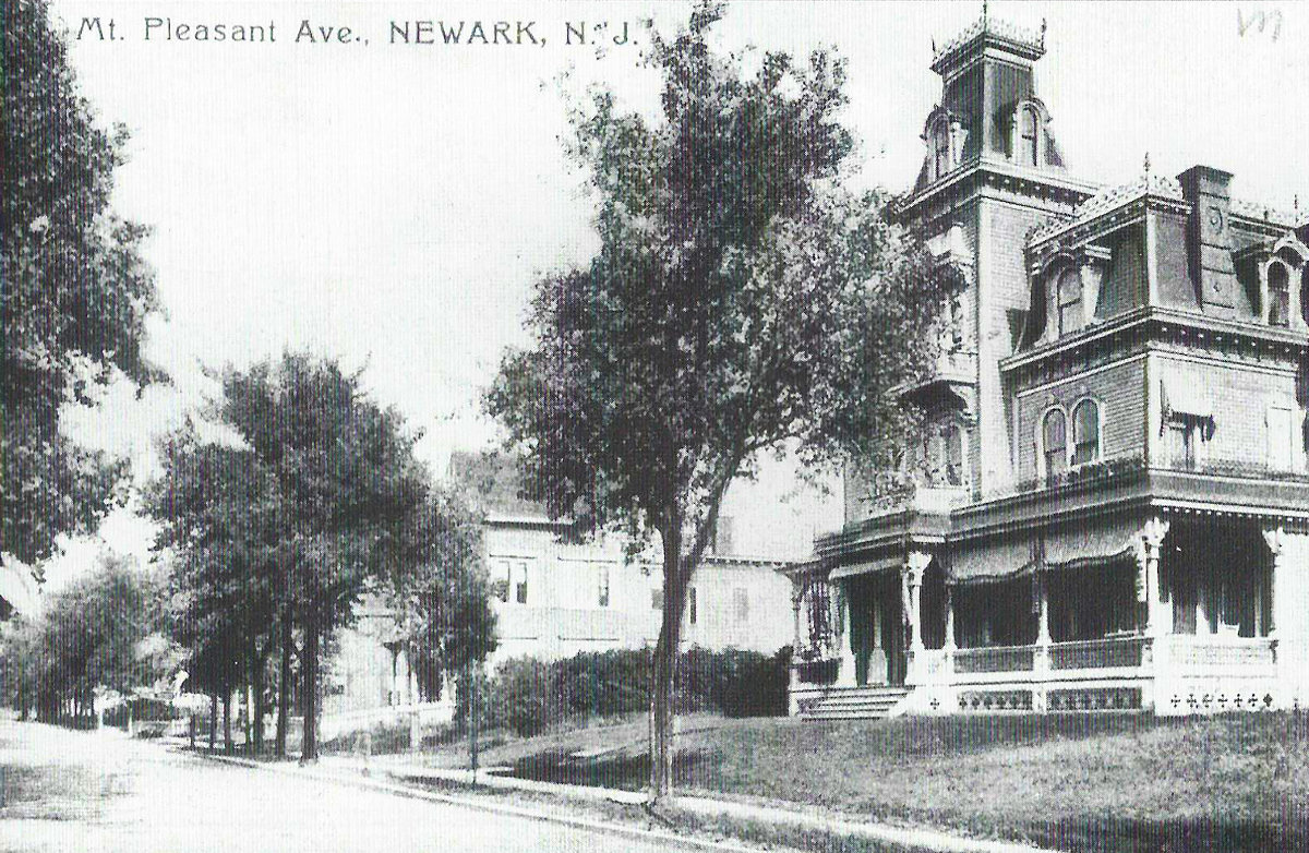 Mt. Pleasant Avenue
Postcard
