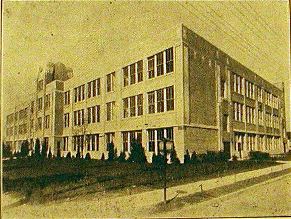 16 Smith Street
Frank D. Trainer & Son Inc. Building Construction
From the 1932 Newark City Directory
