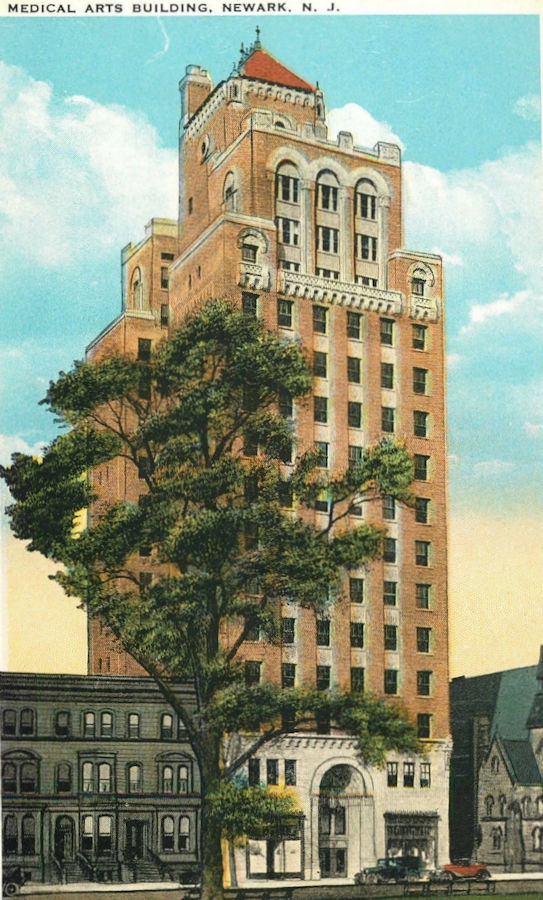 33 Clinton Avenue (Lincoln Park)
Medical Arts Building
Postcard

