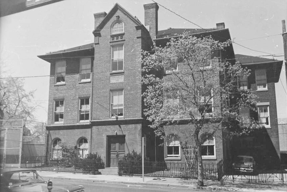 76 Roseville Avenue
Copyright photo from the Samuel Berg Collection at the Newark Public Library.  To view the collection please visit their 
[url=https://cdm17229.contentdm.oclc.org/digital/collection/p17229coll6]web site[/url]. 
