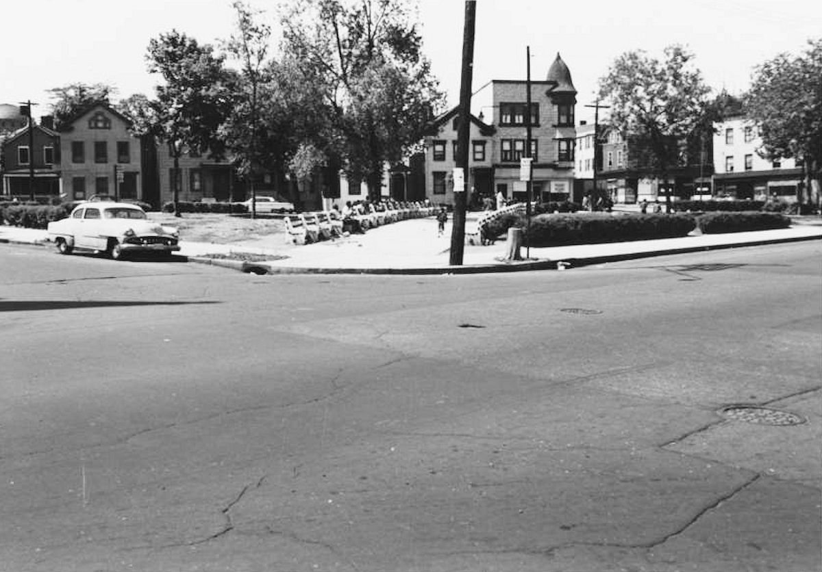 Pennsylvania Avenue & Gillette Place
Copyright photo from the Samuel Berg Collection at the Newark Public Library.  To view the collection please visit their 
[url=https://cdm17229.contentdm.oclc.org/digital/collection/p17229coll6]web site[/url]. 
