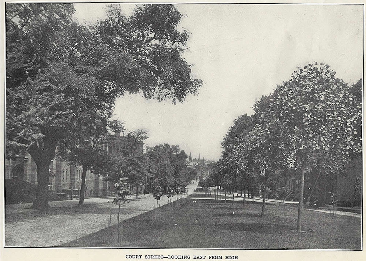 Court Street looking east
From: "Newark Illustrated 1909-1910" Published by Frank A. Libby 1909
