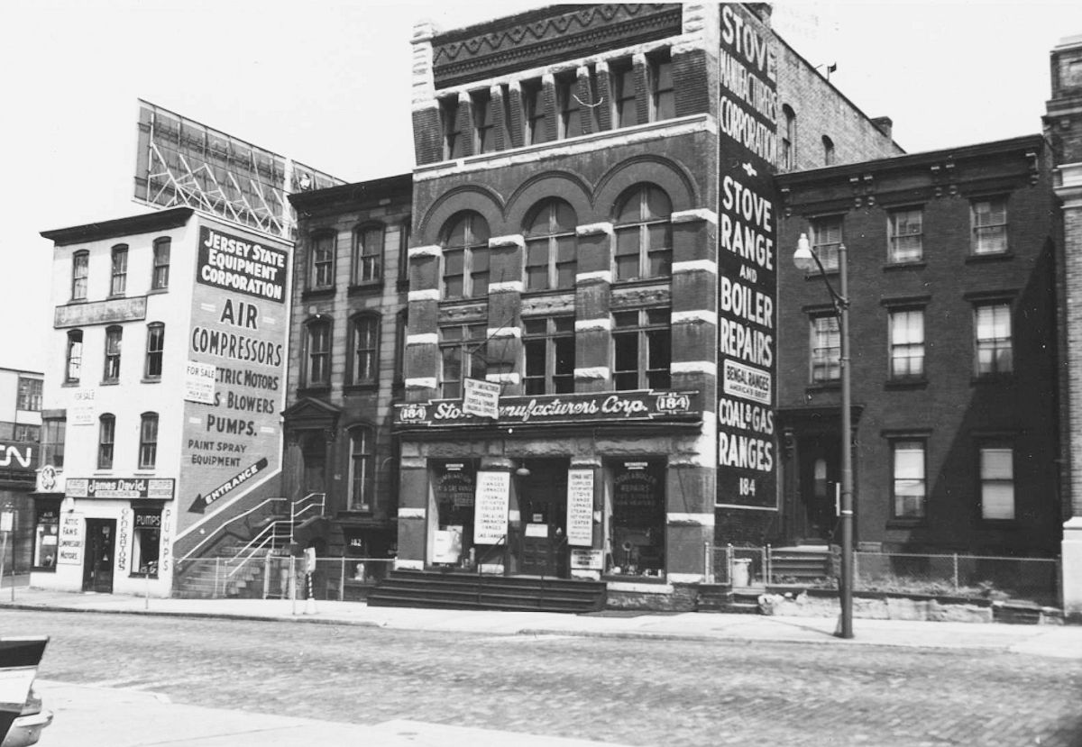 182 Mulberry Street
Photo from the Samuel Berg Collection at the Newark Public Library
