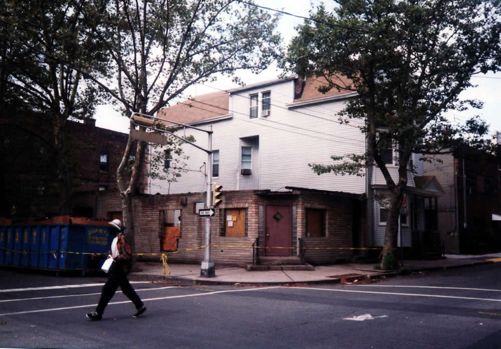 240 Elm Street
1998
Formerly Mitchel's Tavern, now ZePe's Bar
Photo from Dan Silva.
