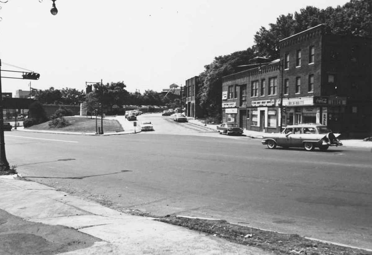 Ogden Street & Landing Place Park
Copyright photo from the Samuel Berg Collection at the Newark Public Library.  To view the collection please visit their 
[url=https://cdm17229.contentdm.oclc.org/digital/collection/p17229coll6]web site[/url]. 
