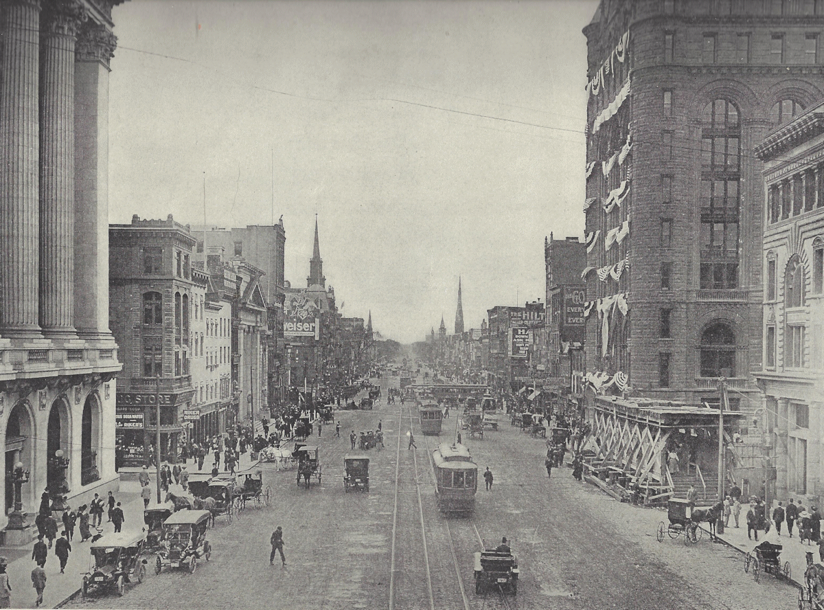 752 Broad Street looking south.
From: "Newark Illustrated 1909-1910" Published by Frank A. Libby 1909
