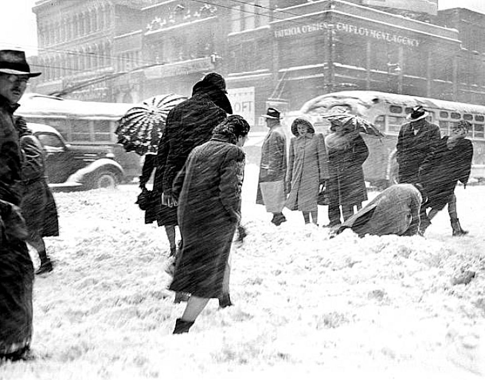 1940s Snowstorm
Photo form the NY Daily News
