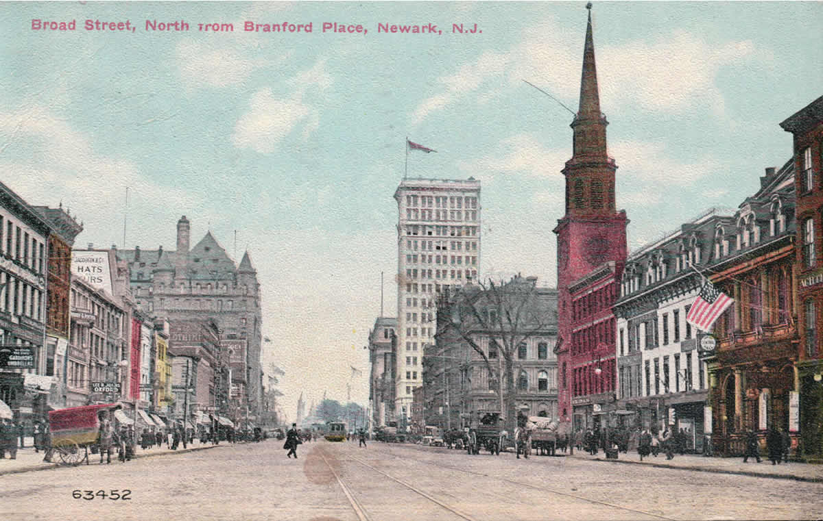 Broad Street looking north from Branford Place
Postcard
