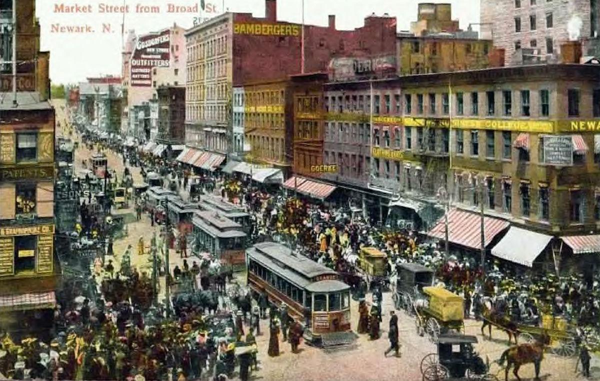Looking West from Broad Street
Postcard
