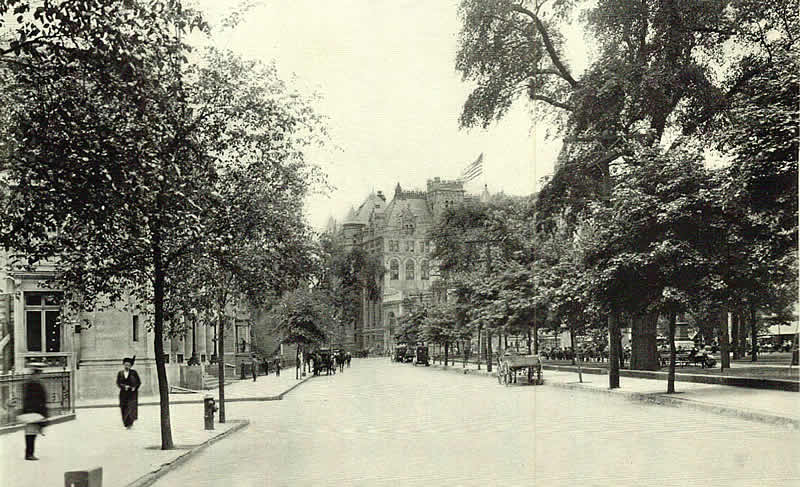 1913 - Park Place
Looking towards Broad Street, Military Park on right.

Photo from "A History of the City of Newark" 
Lewis Historical Publishing Company
