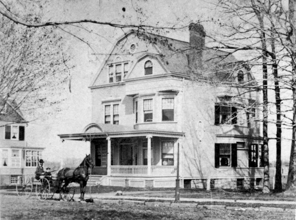 335 Roseville Avenue
~1900
Home of Paul Herbert Brangs and Alida Bradley Brangs
Photo from Cindy Ohara
